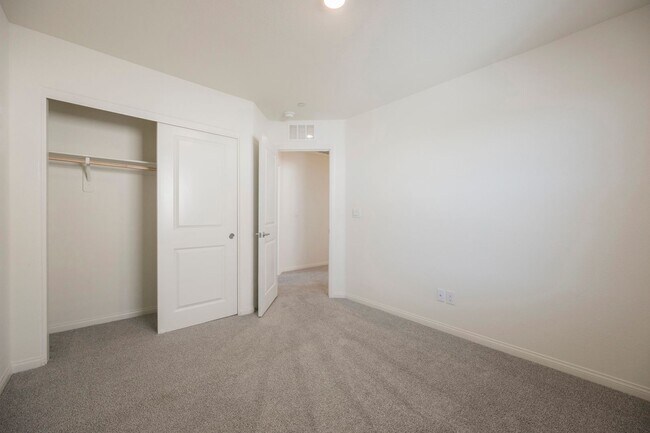 Building Photo - 402 Larksong Ave
