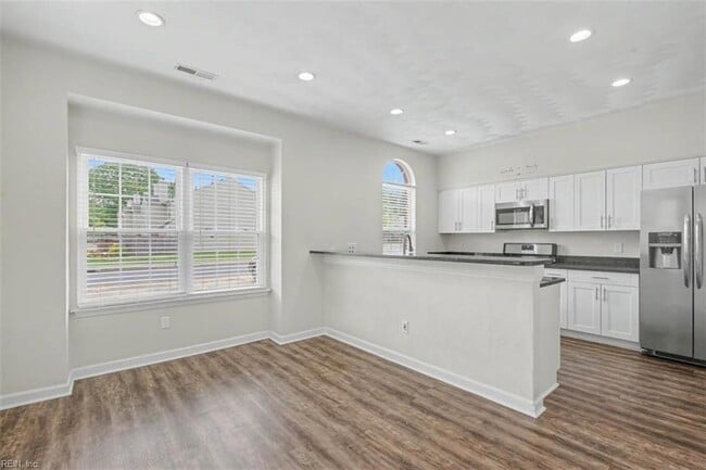 Building Photo - 601 Huntly Dr