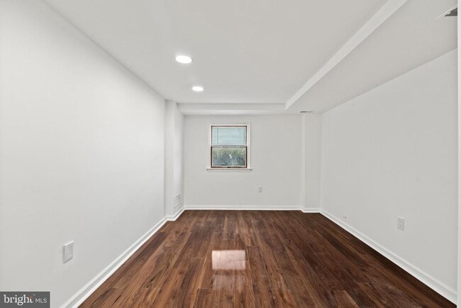 Building Photo - 5 Dowling Ave