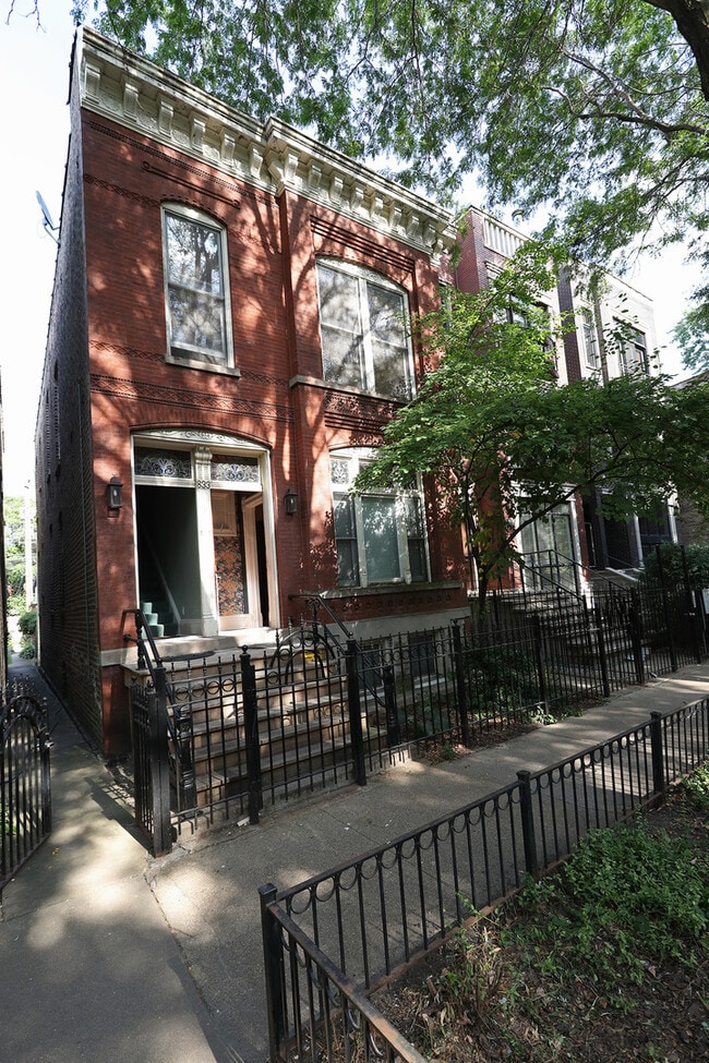 Building Photo - 833 N Winchester Ave