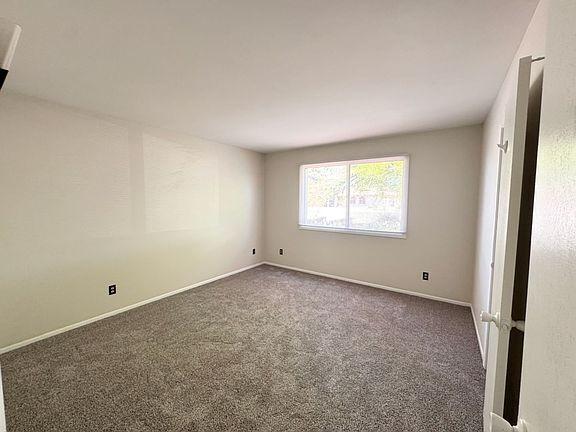 Building Photo - Wont last long apply now