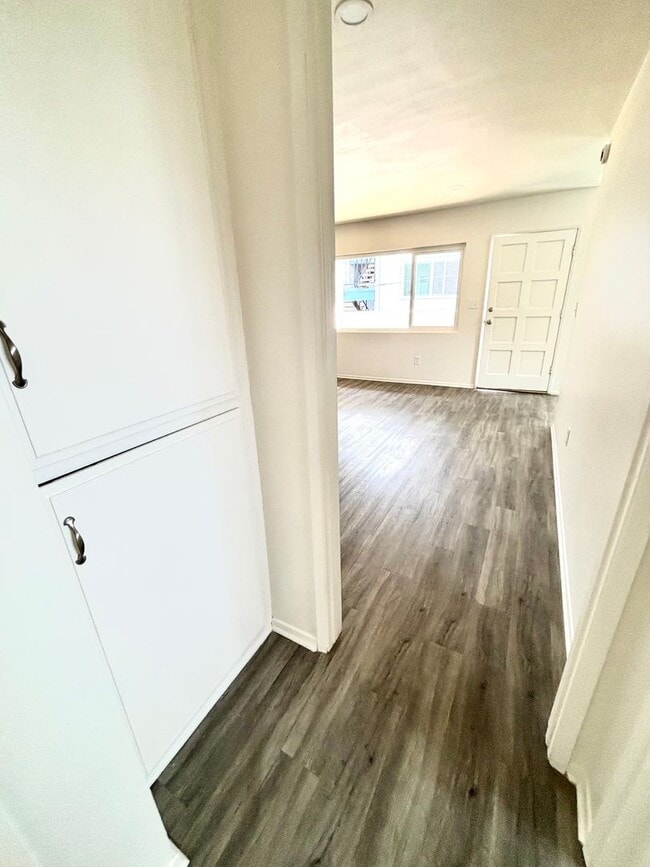Building Photo - Quiet Back Unit with Garage and Washer/Dryer