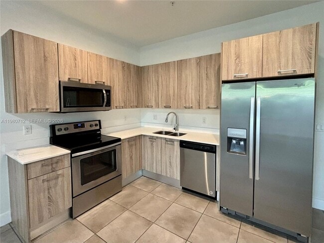 Building Photo - 440 NE 35th Ct