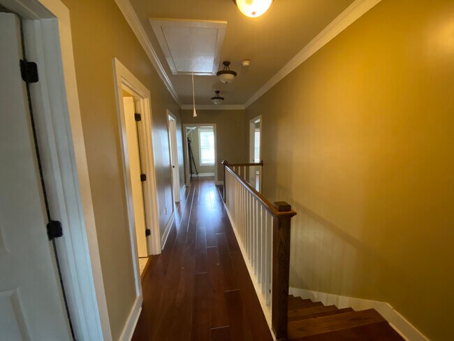 Building Photo - 405 Hogan St