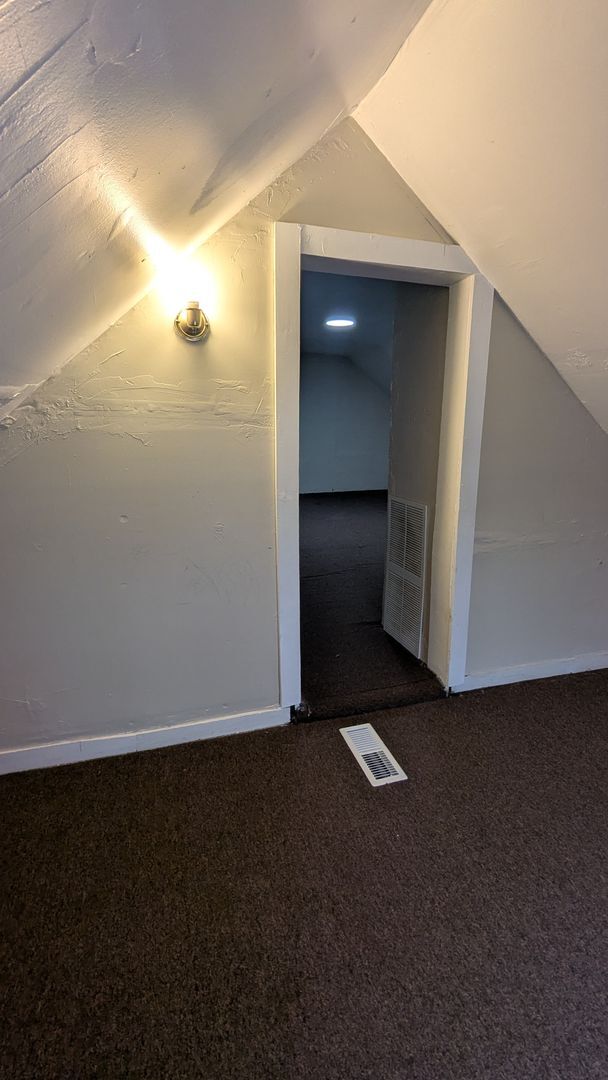 Building Photo - Newly renovated Akron apartment offering spacious rooms and a finished attic for flexible living ...