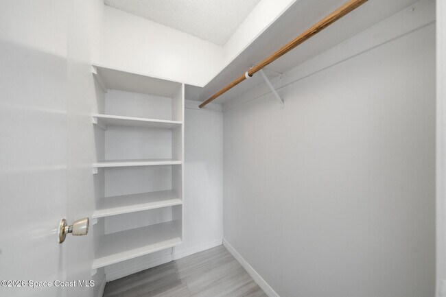 Building Photo - 1172 Bay Dr E