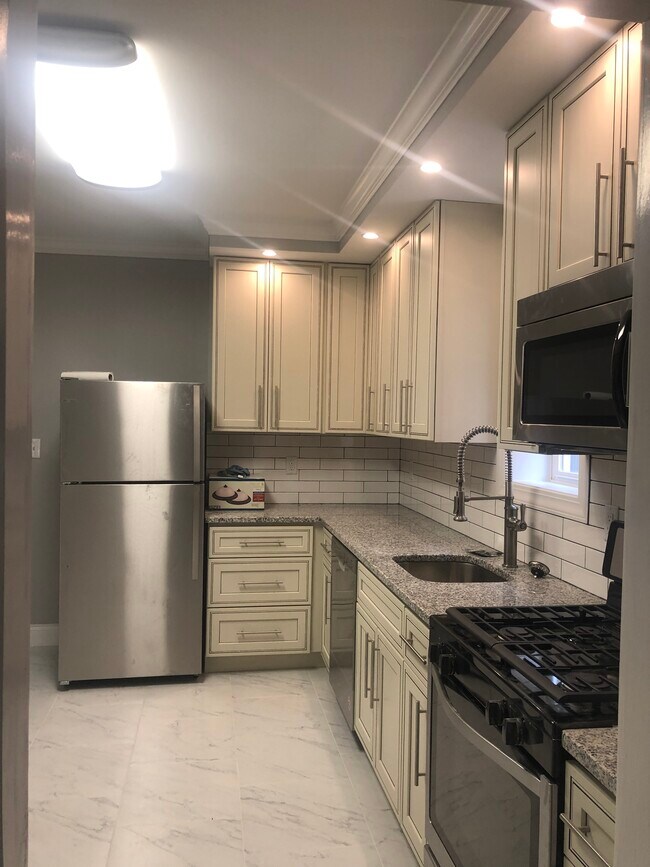 Building Photo - 7372 Tulane Ave