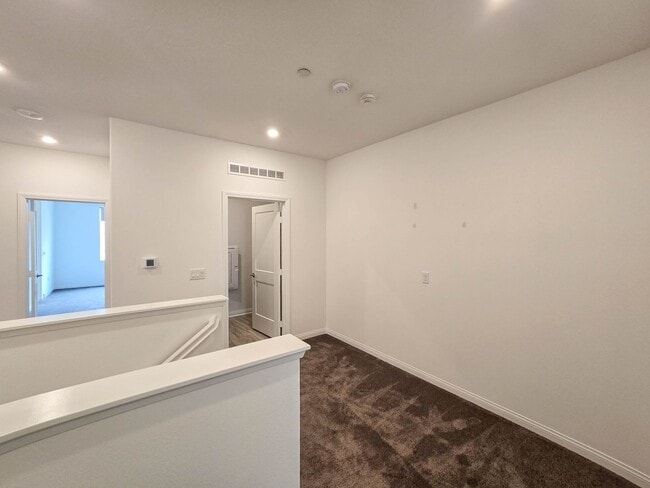 Building Photo - Highly upgraded townhome in Carlsbad