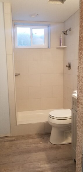 Building Photo - 2224 Clearview Ave