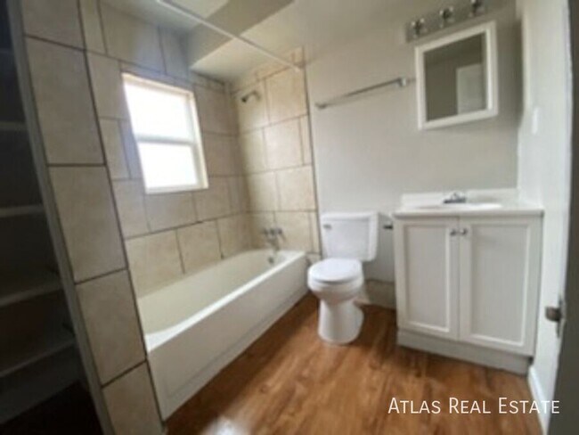 Building Photo - 934 W Moreno Ave