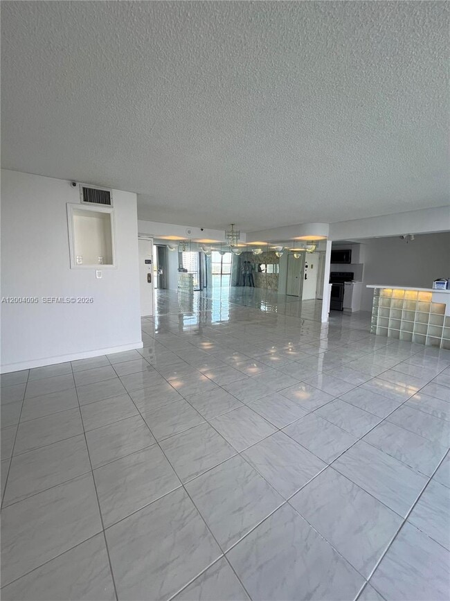 Building Photo - 17500 N Bay Rd