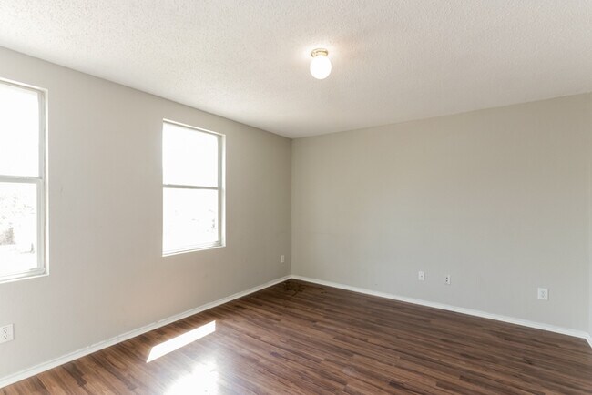 Building Photo - 1427 Golden Grass Dr