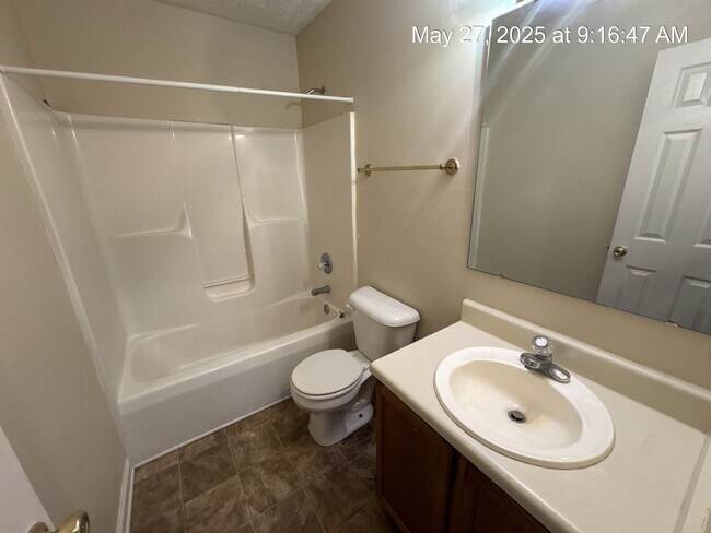 Building Photo - 1641 Veanna Dr