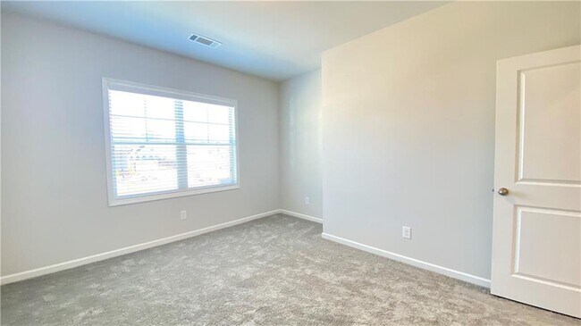 Building Photo - 4570 Silver Oak Dr SW