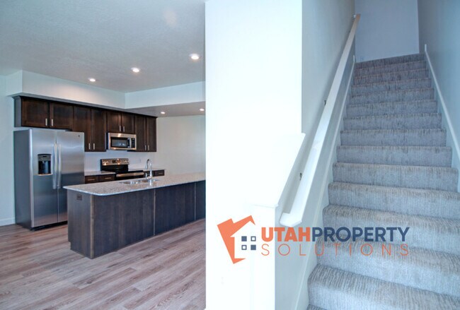 Building Photo - 1054 W 430 S