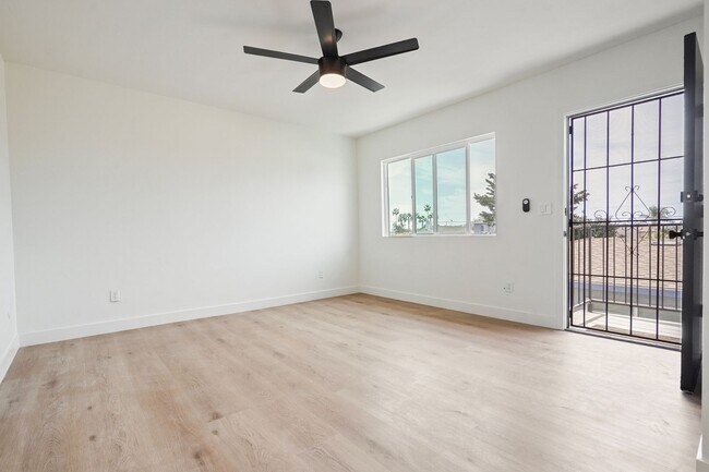 Building Photo - Calla Ave