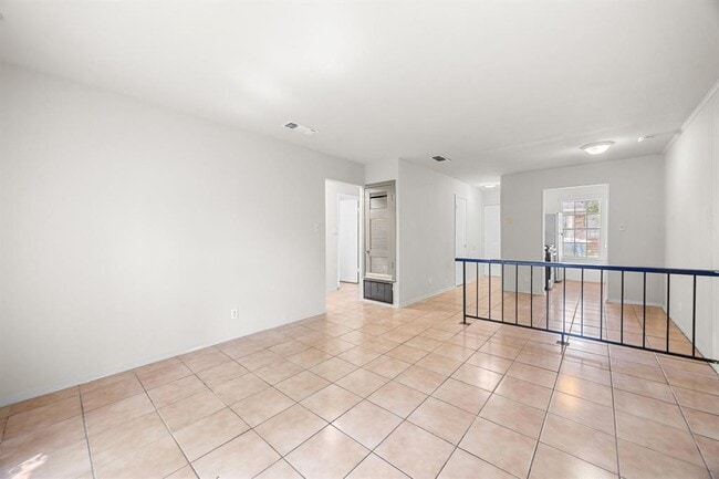 Building Photo - 903 N Meadows Dr