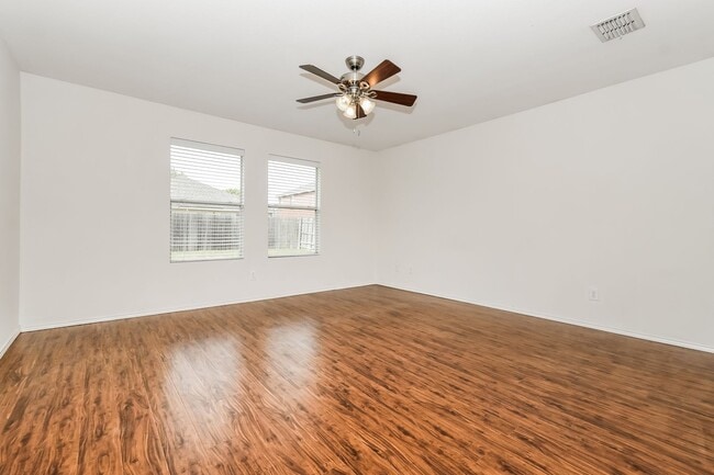 Building Photo - $1,850 4 Bed/2 Bath/2 Garage Ready for Move-in Home in Woodland Creek