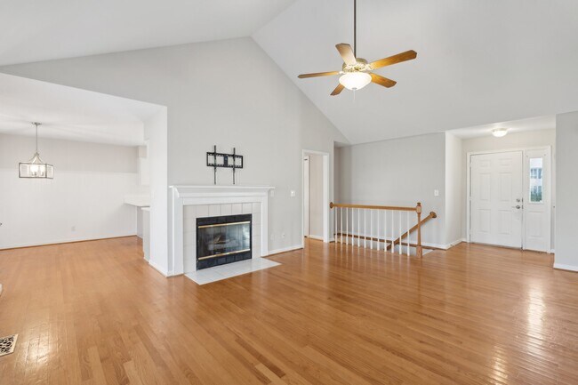 Building Photo - 17 S Pointe Ln