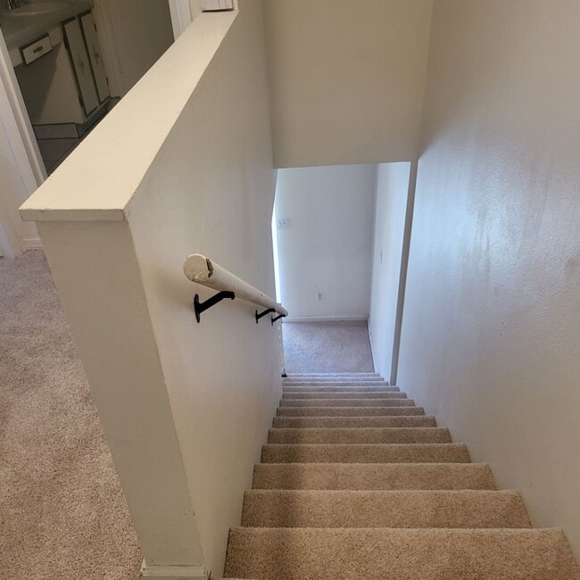 Building Photo - Nice Smithridge condo