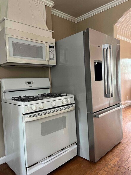 Building Photo - 3085 Roosevelt St