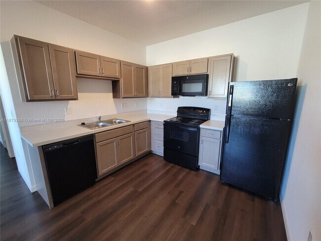 Building Photo - 8271 Tanager Sq