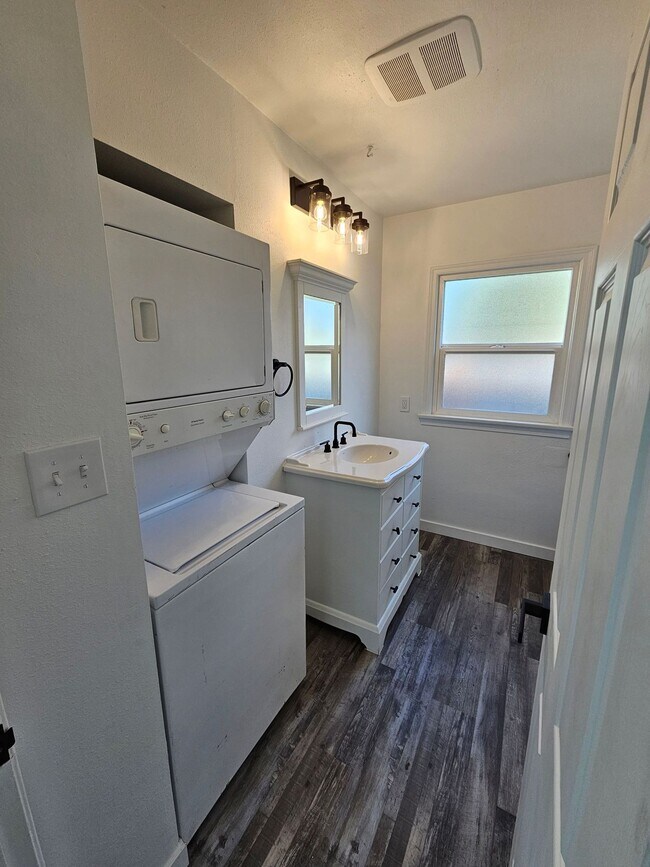 Building Photo - REDUCED - Room for rent near UP - ROOM #5