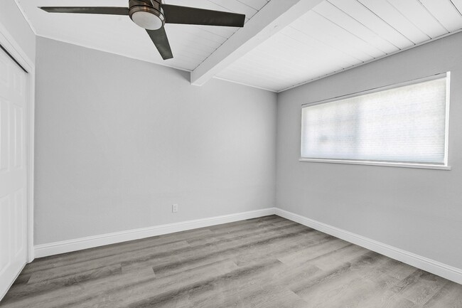 Building Photo - 1167 Holmes Ct