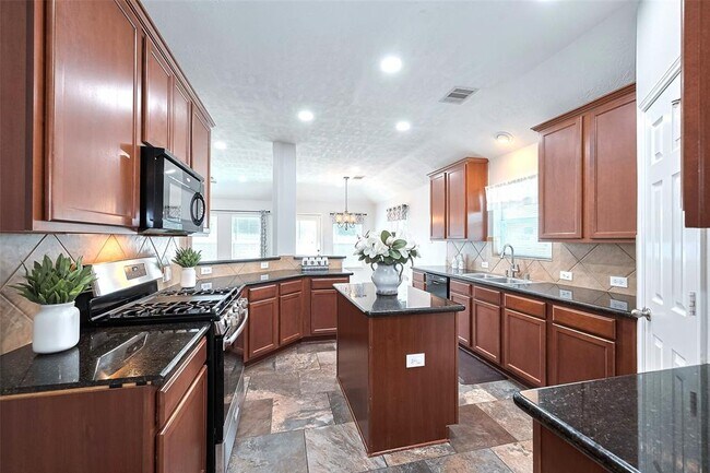 Building Photo - 2819 Lakecrest Way Dr