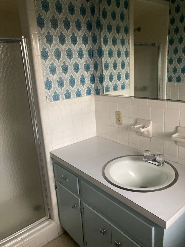 Building Photo - 669 McGregor Rd