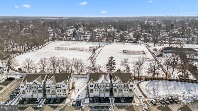 Building Photo - 228 Park Ln