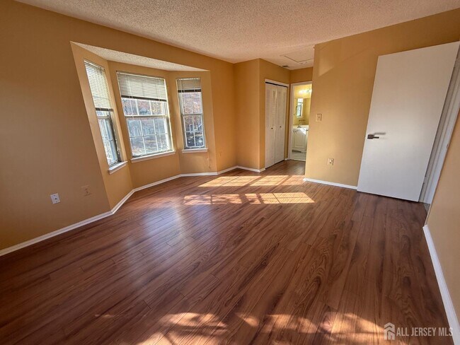 Building Photo - 131 Albury Way