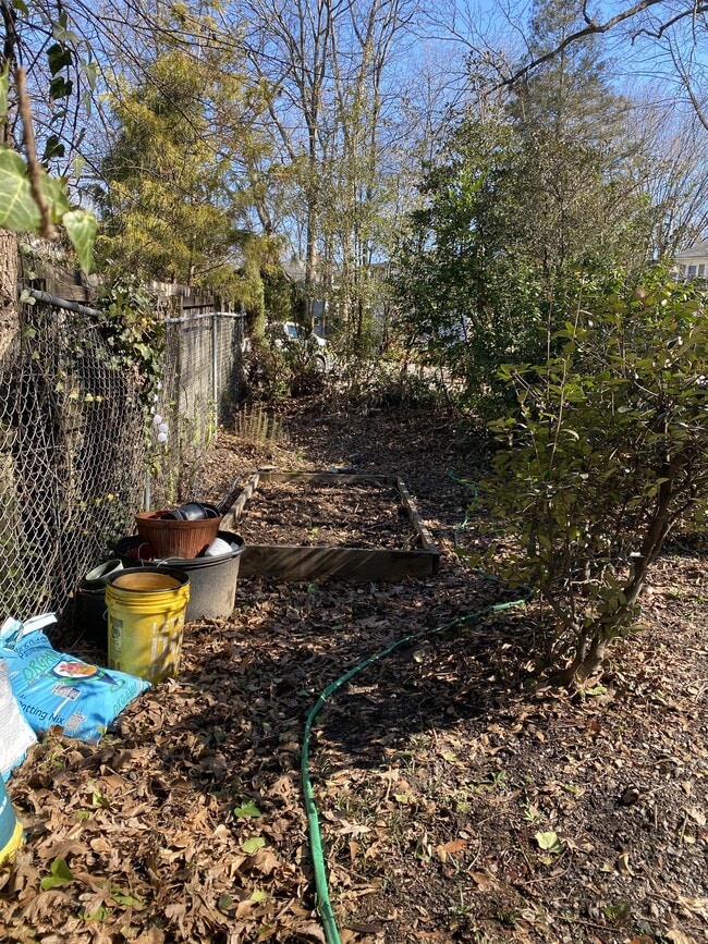 Building Photo - 841 Vedado Way NE