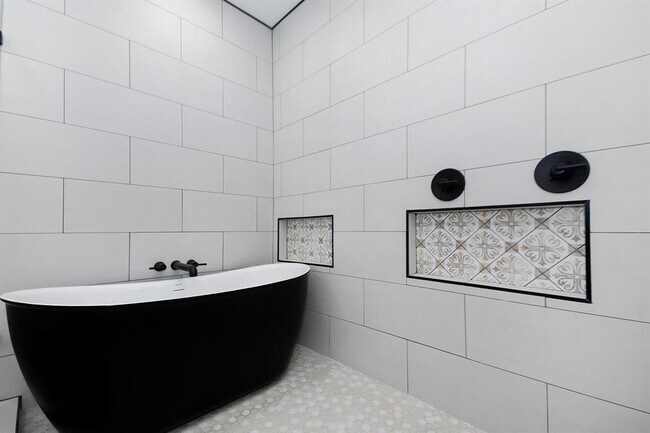 Building Photo - 1000 Bolivar Point Ln