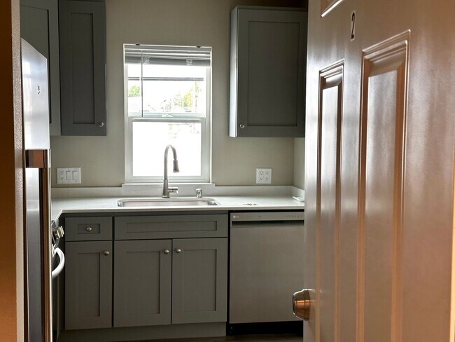 Building Photo - 2BR | 1BA – Washer & Dryer, A/C in Every R...