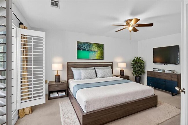 Building Photo - 27207 Plantation Dr NE