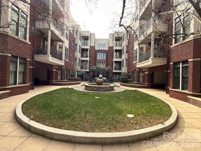 Building Photo - 2810 Selwyn Ave