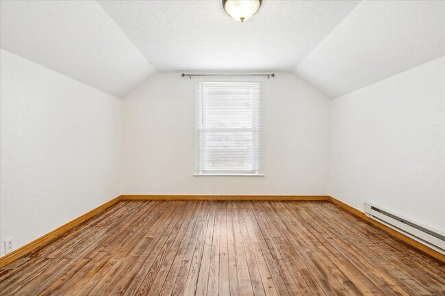 Building Photo - Charming 1-bedroom with office, 1-bathroom...
