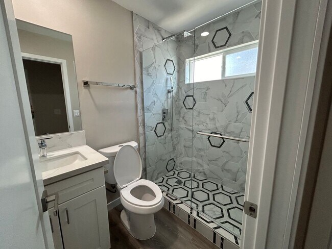 Building Photo - Newly Built 4 bed House! Prime Location