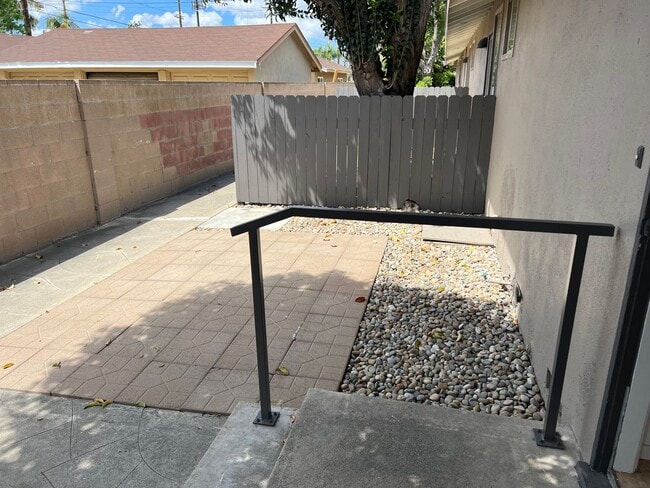 Building Photo - Charming 1 Bedroom unit, completely remode...