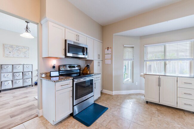 Building Photo - STUNNING 4-BED, 3-BATH HOME WITH SOLAR PANELS IN TAMPA, FL!