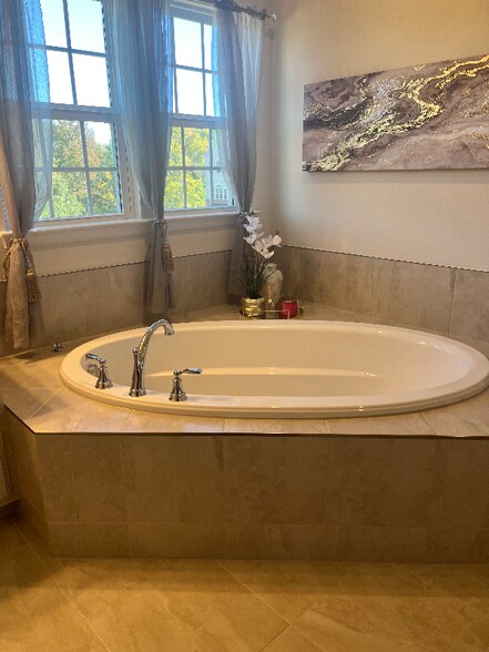 Building Photo - 7977 Independence Dr