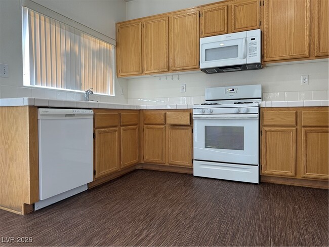 Building Photo - 9469 Vast Valley Ave