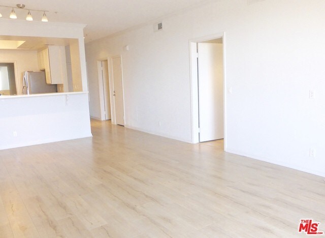 Building Photo - 1211 Sunset Plaza Dr