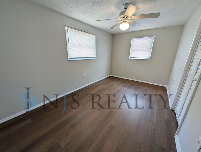 Building Photo - 3 bed,2 bath ~ With garage, workshop & shed!! NEW floors, NEW paint! Updated bathroom & kitchen w...