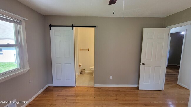 Building Photo - 11616 Maple Way