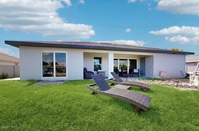 Building Photo - 1341 NE 2nd St