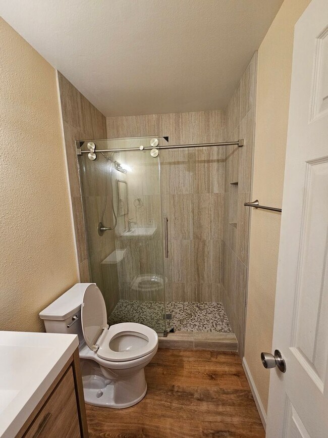 Building Photo - Charming 4-Bedroom Single-Family Home in S...