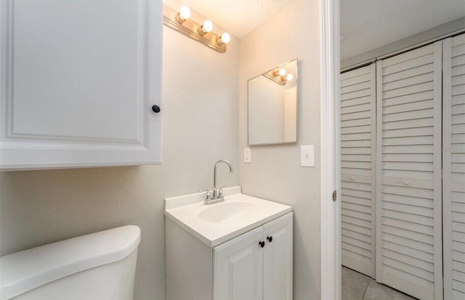 Building Photo - 7246 E Bank Dr