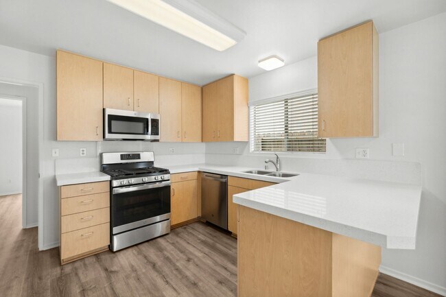Building Photo - 375 Woodland Pl